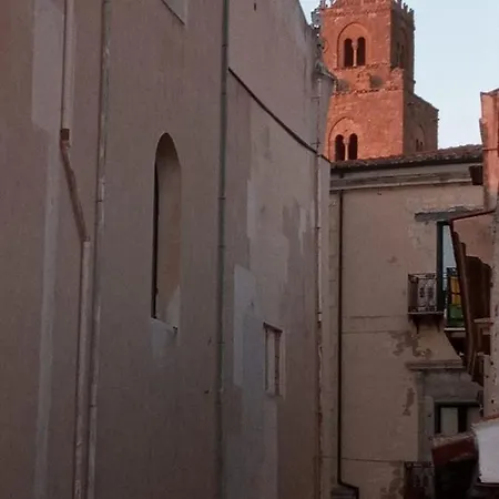 A Due Passi Dal Duomo * Cefalu